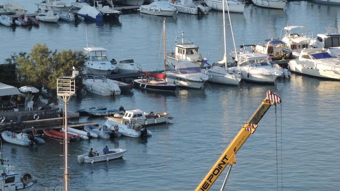 Ad affermarlo è l’assessore comunale all’urbanistica Luca Teglia. La costruzione e la concessione demaniale saranno vincolate . alla conclusione del procedimento previsto dalla legge Burlando. Ad affermarlo è l’assessore comunale all’urbanistica Luca Teglia. La costruzione e la concessione demaniale saranno vincolate . alla conclusione del procedimento previsto dalla legge Burlando.