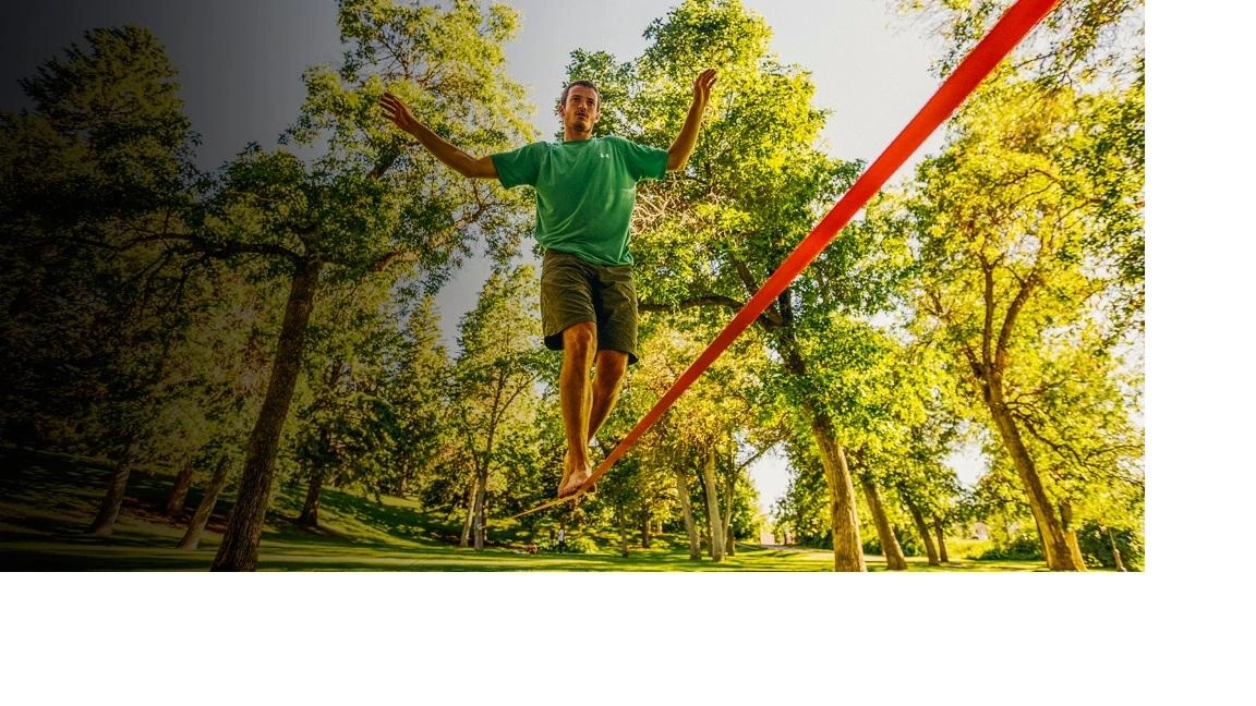 Una prova di slackline. Sabato e domenica la prima edizione di «Montemurlo Craft&Park» animerà piazza della Repubblica e il parco centrale cittadino Una prova di slackline. Sabato e domenica la prima edizione di «Montemurlo Craft&Park» animerà piazza della Repubblica e il parco centrale cittadino