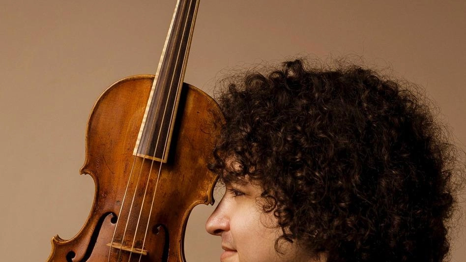Davide Medas nasce a Cagliari nel 1997. Ha conseguito, sotto la guida del maestro Alessandro Ciccolini, i diplomi. di I e II livello in Violino Barocco Davide Medas nasce a Cagliari nel 1997. Ha conseguito, sotto la guida del maestro Alessandro Ciccolini, i diplomi. di I e II livello in Violino Barocco