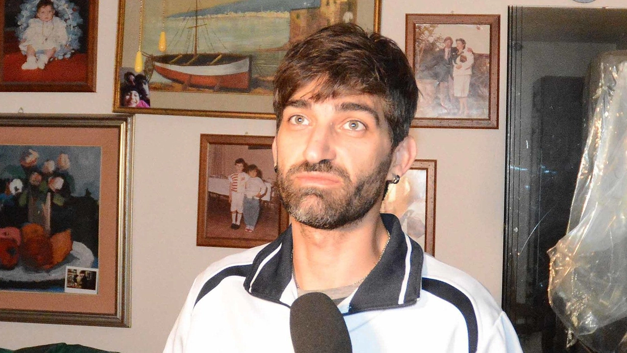 Giuseppe Amore, figlio di Luisa Ambrosio che vive nelle case popolari Giuseppe Amore, figlio di Luisa Ambrosio che vive nelle case popolari