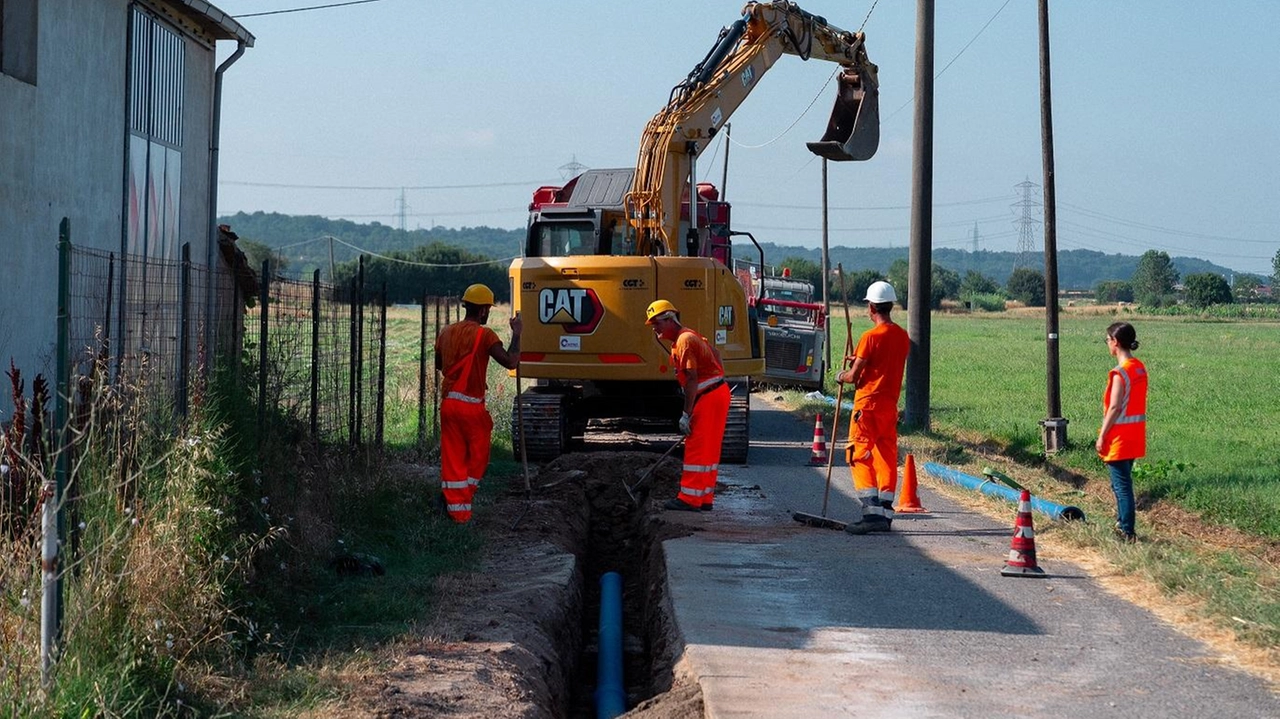 Iniziati i lavori in via Argine di Fungaia a Bientina e termineranno a settembre. Interesseranno quasi 1,5 chilometri. Spesi 435mila euro cofinanziati dal Pnrr. . Iniziati i lavori in via Argine di Fungaia a Bientina e termineranno a settembre. Interesseranno quasi 1,5 chilometri. Spesi 435mila euro cofinanziati dal Pnrr. .