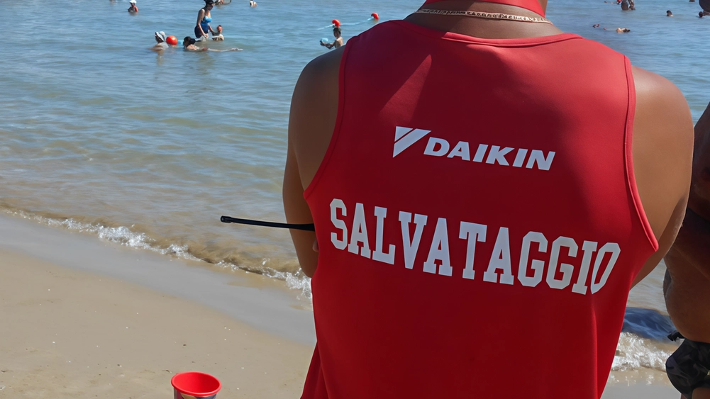 La sorveglianza in spiaggia potrebbe partire già dal primo maggio