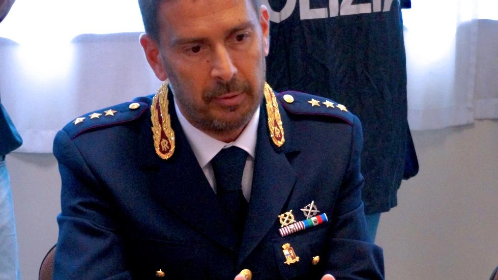 Un ventenne è stato arrestato dagli agenti della squadra mobile della Questura della Spezia. Il giovane è stato trovato con... Un ventenne è stato arrestato dagli agenti della squadra mobile della Questura della Spezia. Il giovane è stato trovato con...