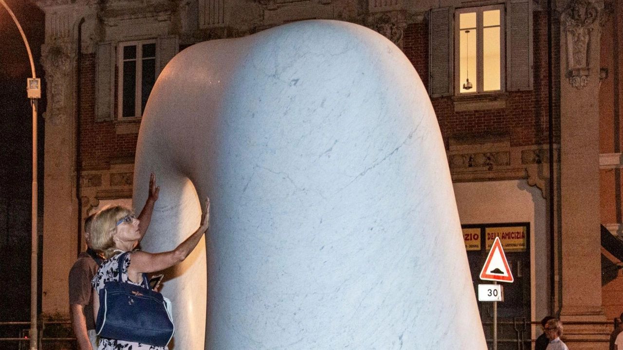 Il Parco Internazionale della Scultura Contemporanea di Pietrasanta offre un'esperienza accessibile a tutti, con visita guidata e interpretazione in lingua dei segni. Iniziativa gratuita con posti limitati, prenotazione obbligatoria.