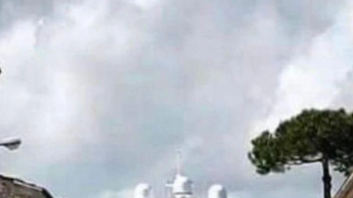 Un gioiello della nautica viareggina gigantteggia in via Coppino Un gioiello della nautica viareggina gigantteggia in via Coppino