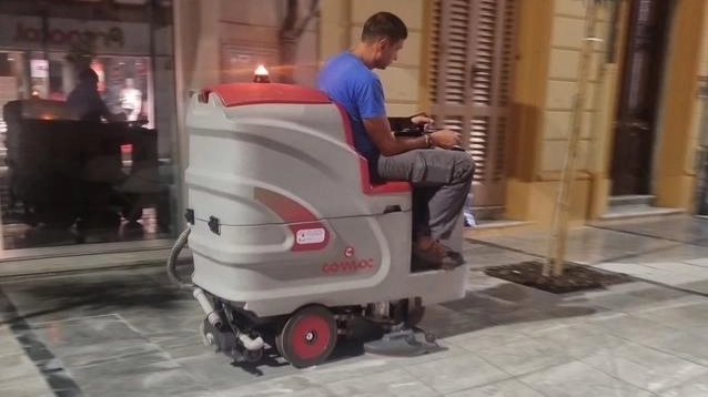 Intanto nella notte una nuova operazione di pulizia: la terza in tre mesi Intanto nella notte una nuova operazione di pulizia: la terza in tre mesi