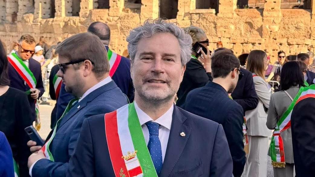 https://www.lanazione.it/image-service/view/acePublic/alias/contentid/OWYxNjMxZDktN2I2NC00/0/sindaco-pardini.jpeg?f=16:9&w=1200&h=630