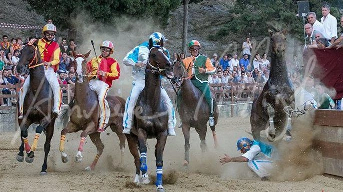 Quest’anno è stato introdotto l’ingresso a pagamento, solo per la Tribuna Valdarnini. Per le tribune di ferro lato Foce e lato Foro Boario è necessario prenotare il posto che sarà gratuito. . Quest’anno è stato introdotto l’ingresso a pagamento, solo per la Tribuna Valdarnini. Per le tribune di ferro lato Foce e lato Foro Boario è necessario prenotare il posto che sarà gratuito. .