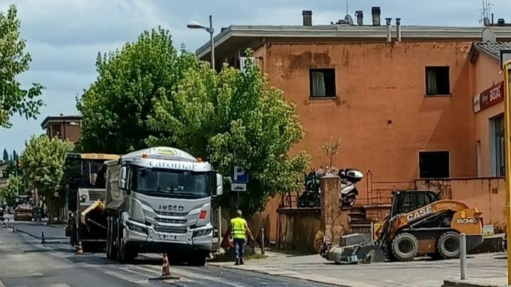 Da lunedì al via i lavori di asfaltatura in via Senese a Poggibonsi: prevista una rivoluzione della viabilità nella zona Da lunedì al via i lavori di asfaltatura in via Senese a Poggibonsi: prevista una rivoluzione della viabilità nella zona