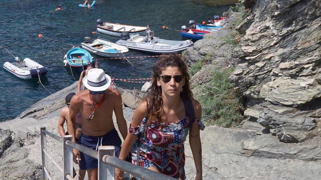 calo del 24 in provincia dall8217effetto cinque terre all8217instabilit224 negli usa ma la citt224 fa il pieno