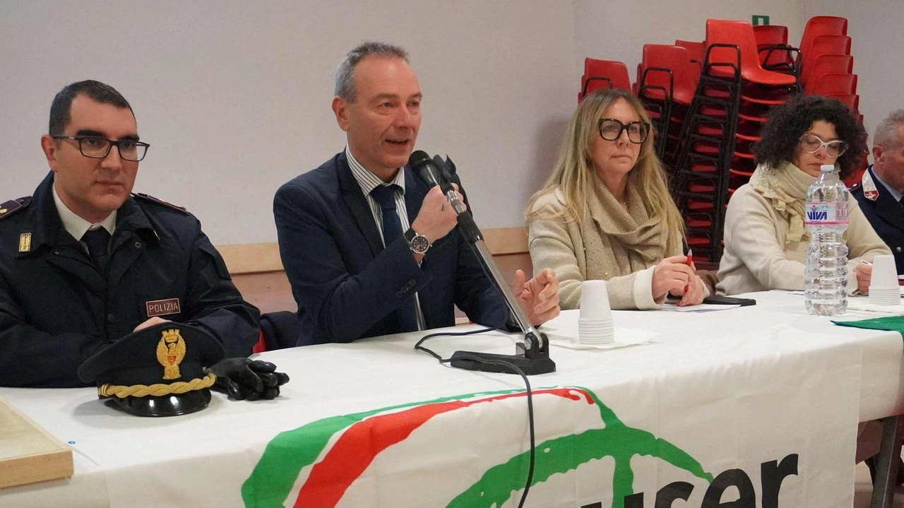 Incontro della Spi Cgil, il questore Ugo Angeloni con il vice Francesco Verducci Incontro della Spi Cgil, il questore Ugo Angeloni con il vice Francesco Verducci