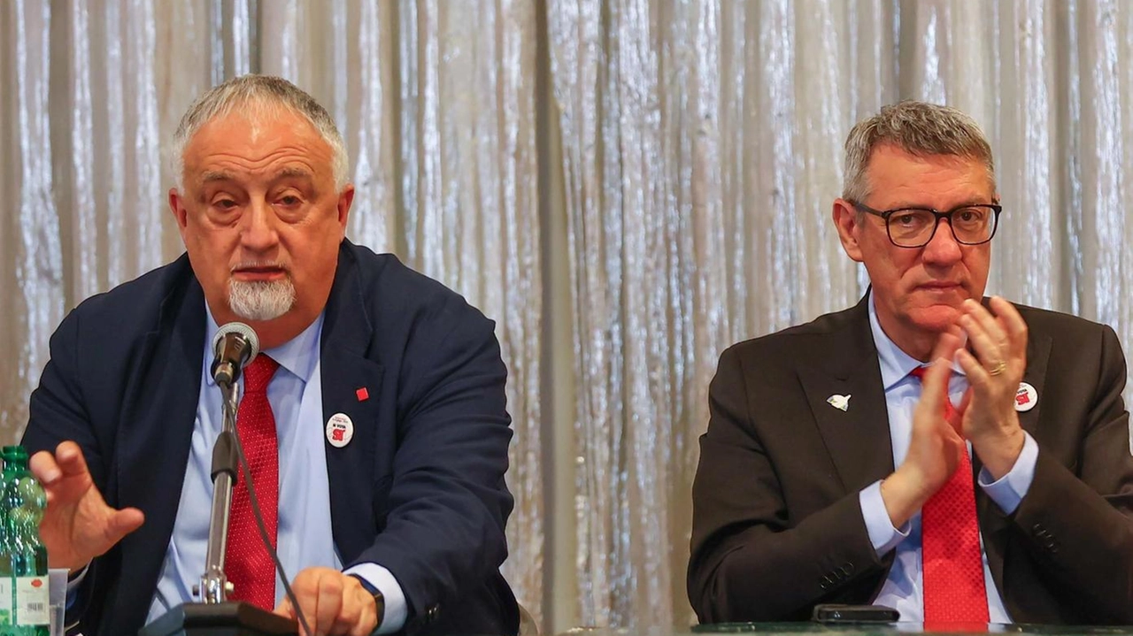 Da sinistra Rossano Rossi segretario generale Cgil Toscana e Maurizio Landini segretario generale. Cgil,. ospite ieri dell’incontro pubblico sulle ragioni del Sì ai cinque referendum su lavoro e cittadinanza previsti l’8 e 9 giugno Gasperini Da sinistra Rossano Rossi segretario generale Cgil Toscana e Maurizio Landini segretario generale. Cgil,. ospite ieri dell’incontro pubblico sulle ragioni del Sì ai cinque referendum su lavoro e cittadinanza previsti l’8 e 9 giugno Gasperini