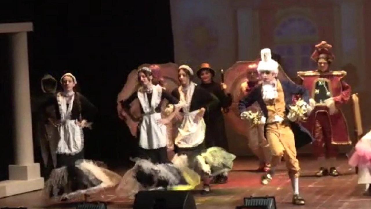 Il 29 aprile alle 21 sul palco della Sala Maggiore del Politeama a Poggibonsi la compagnia ChiHaPiumeVolerà, diretta e coordinata da Claudio Volterrani