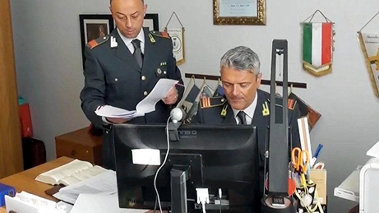 L’operazione ’Mercato sommerso’ è stata condotta dalla Guardia di finanza di Prato L’operazione ’Mercato sommerso’ è stata condotta dalla Guardia di finanza di Prato