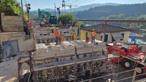 Lavori sulla linea ferroviaria Lavori sulla linea ferroviaria