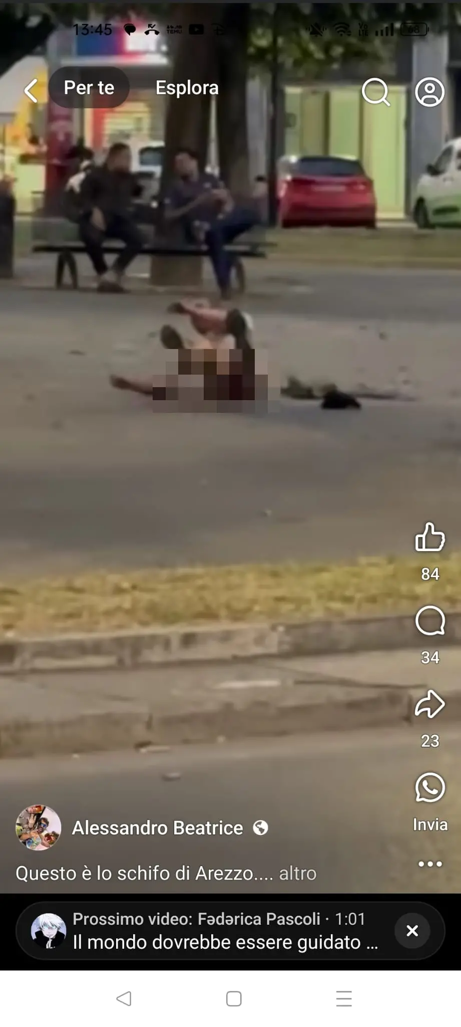 Degrado in centro storico, uomo nudo in mezzo alla gente. “Troppe risse e bivacchi”