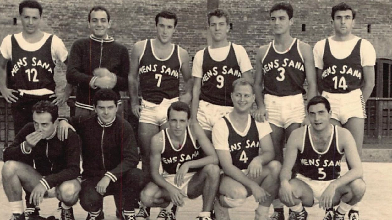 Sommario: Siena piange la scomparsa di Gian Marco Collodel, figura di spicco nel mondo sportivo e professionale della città. Cordoglio da parte di istituzioni e associazioni sportive, che ricordano il suo contributo e la sua passione per lo sport. Sommario: Siena piange la scomparsa di Gian Marco Collodel, figura di spicco nel mondo sportivo e professionale della città. Cordoglio da parte di istituzioni e associazioni sportive, che ricordano il suo contributo e la sua passione per lo sport.