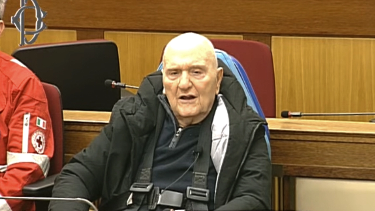 Rodolfo Fiesoli durante l'audizione alla Commissione parlamentare d'inchiesta sul Forteto Rodolfo Fiesoli durante l'audizione alla Commissione parlamentare d'inchiesta sul Forteto