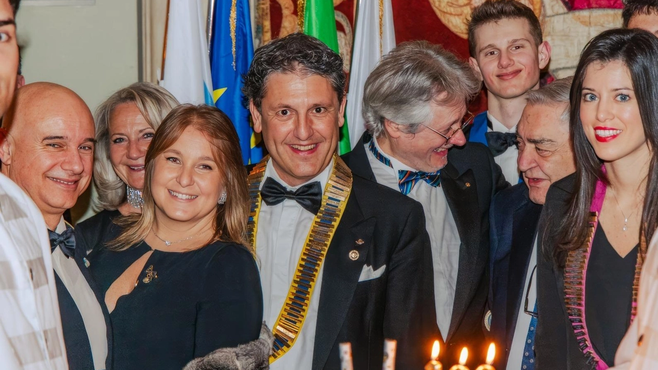 Nelle sale di Palazzo Corsini, il Rotary Club Firenze ha festeggiato l’altra sera il suo primo secolo di vita. Fondato... Nelle sale di Palazzo Corsini, il Rotary Club Firenze ha festeggiato l’altra sera il suo primo secolo di vita. Fondato...