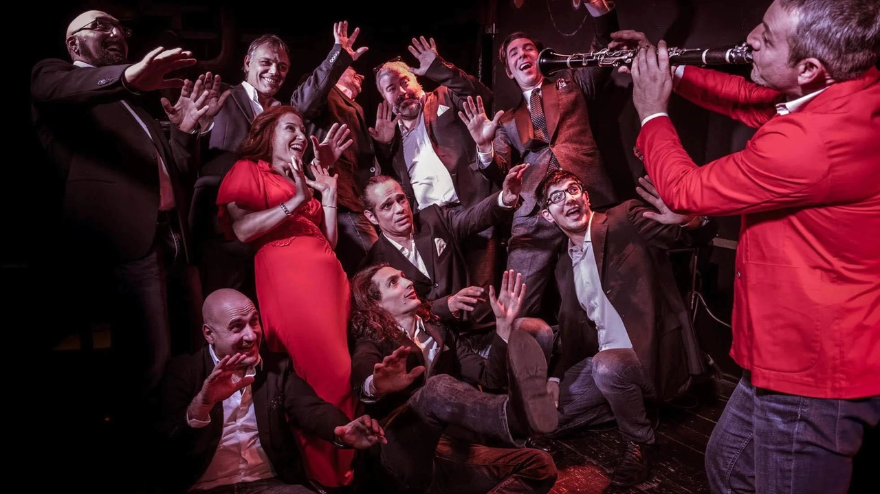 Domenica ai Giardini di Villa Moorings il concerto del Nico Gori Swing Tentet che torna a Barga per festeggiare i 10 anni di attività Domenica ai Giardini di Villa Moorings il concerto del Nico Gori Swing Tentet che torna a Barga per festeggiare i 10 anni di attività