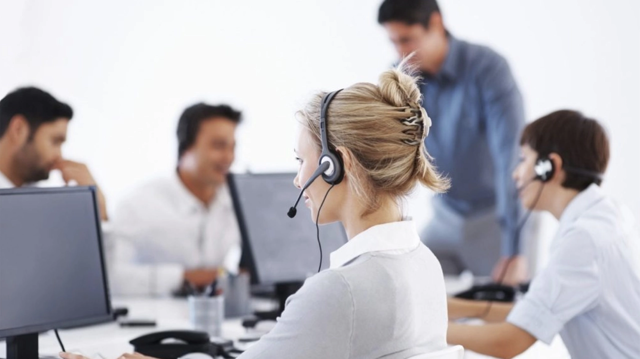 È un cavo spezzato, vecchio di 40 anni, a isolare ormai da un mese i mezzi di comunicazione di quattro famiglie di via Emanueli a Piano di Valeriano È un cavo spezzato, vecchio di 40 anni, a isolare ormai da un mese i mezzi di comunicazione di quattro famiglie di via Emanueli a Piano di Valeriano