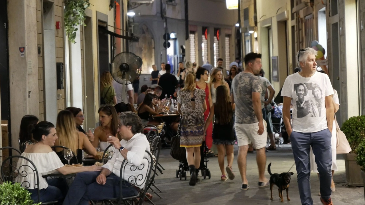 Movida in centro a Prato /foto repertorio) Movida in centro a Prato /foto repertorio)