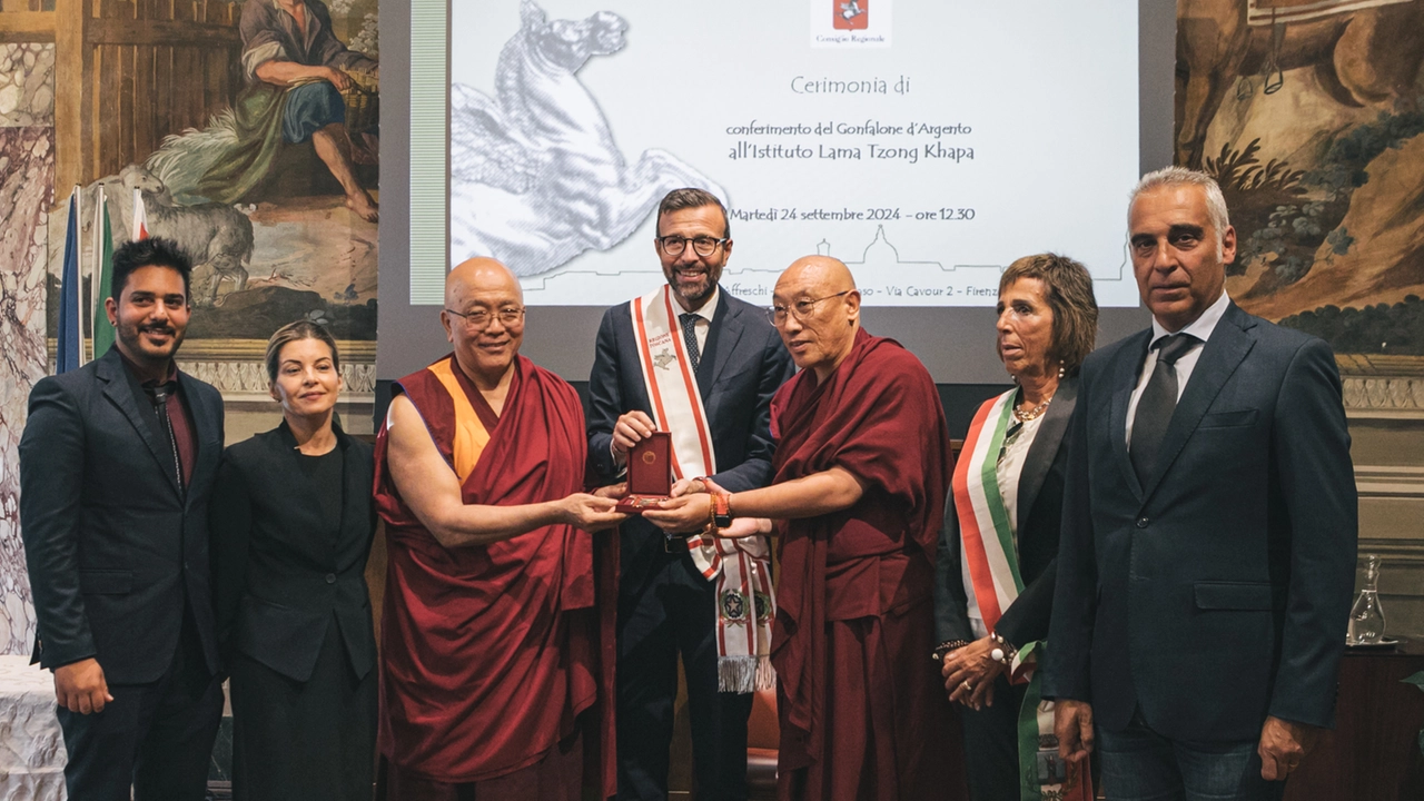 Il Gonfalone d’Argento all’Istituto Lama Tzong Khapa Il Gonfalone d’Argento all’Istituto Lama Tzong Khapa