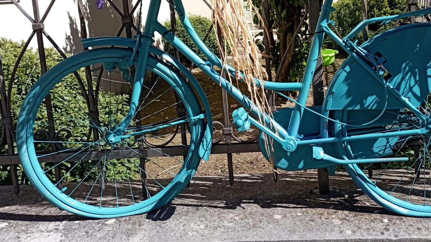 A Umbertide, un'iniziativa originale vede vecchie biciclette dipinte a fiori adornare le strade grazie a Stefano Migliorati e Laura Rossi, con l'obiettivo di abbellire la città. Umbertidesi hanno contribuito con biciclette donate.