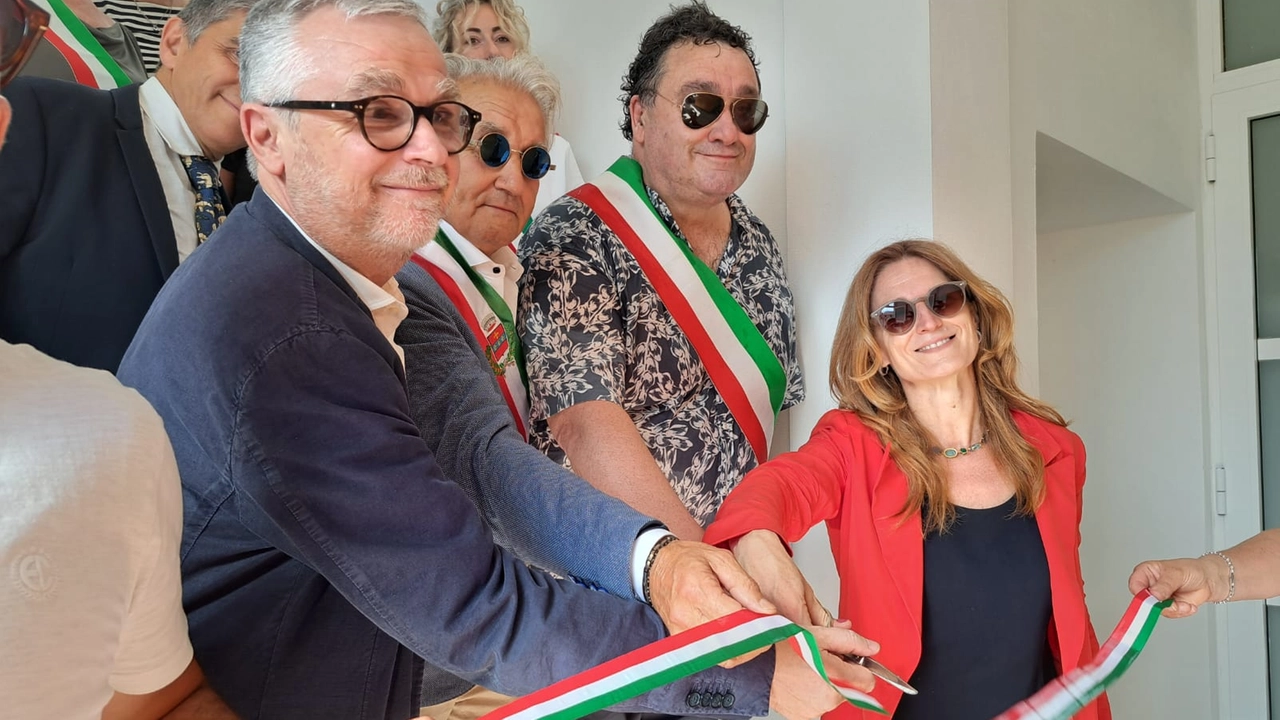Taglio del nastro Taglio del nastro