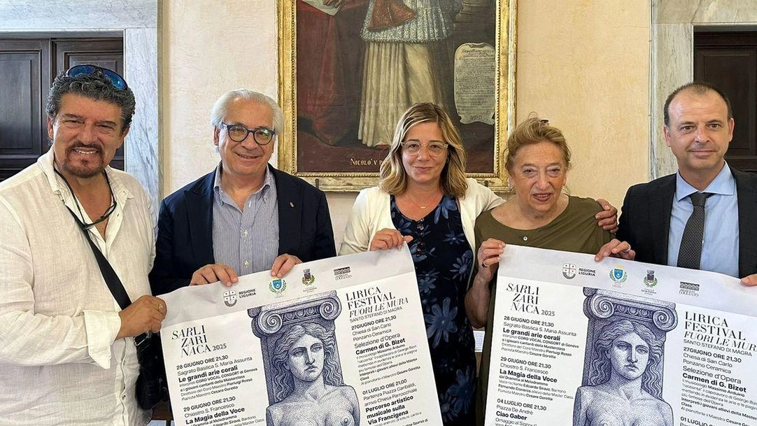 La rassegna organizzata dagli Amici del Loggiato in collaborazione con il Comune si apre sul sagrato della cattedrale di Santa Maria La rassegna organizzata dagli Amici del Loggiato in collaborazione con il Comune si apre sul sagrato della cattedrale di Santa Maria
