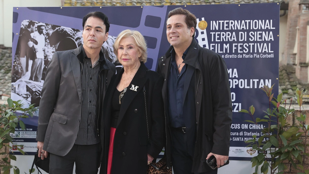 Il regista Antonello Altamura, Maria Pia Corbelli e Vincenzo Bocciarelli all’inaugurazione del Festival Il regista Antonello Altamura, Maria Pia Corbelli e Vincenzo Bocciarelli all’inaugurazione del Festival