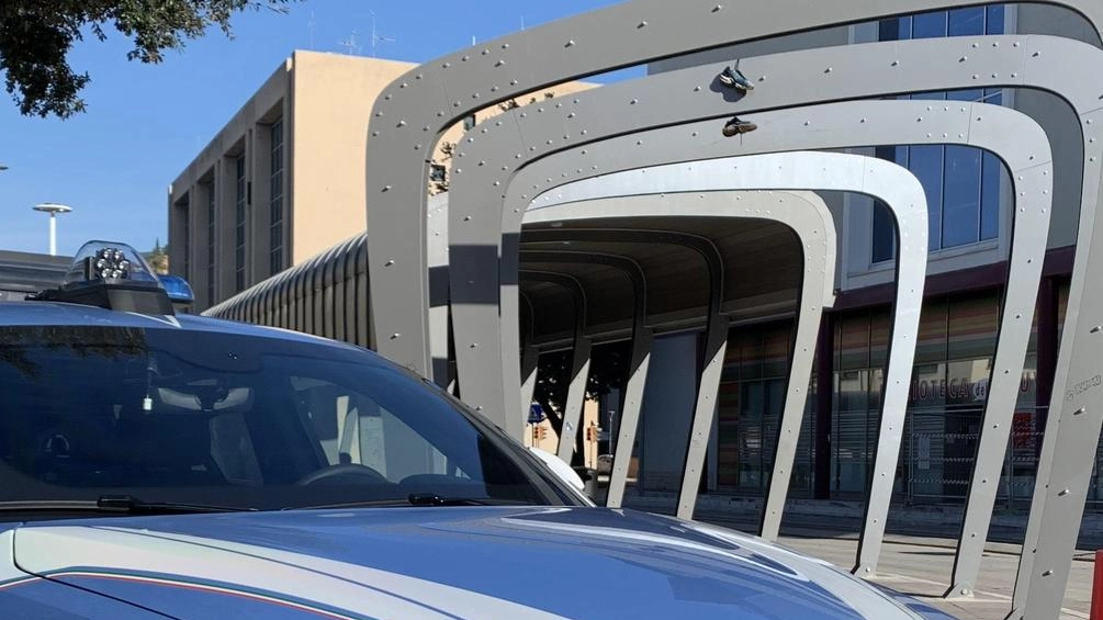 La polizia intorno alla stazione