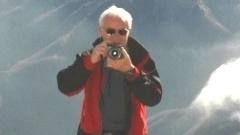 Il dottor Alessandro Bianchini ritratto durante una delle tantissime escursioni sulle amate montagne della Garfagnana