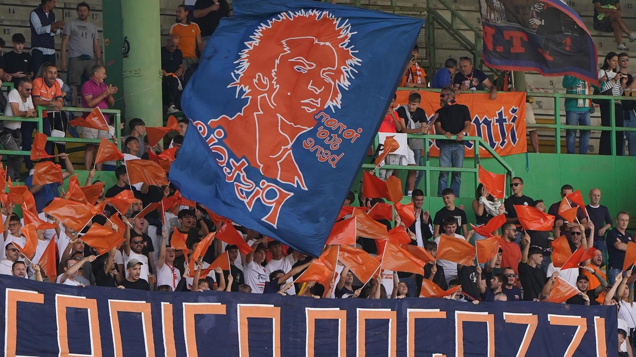 In una foto d’archivio, i tifosi della Pistoiese In una foto d’archivio, i tifosi della Pistoiese