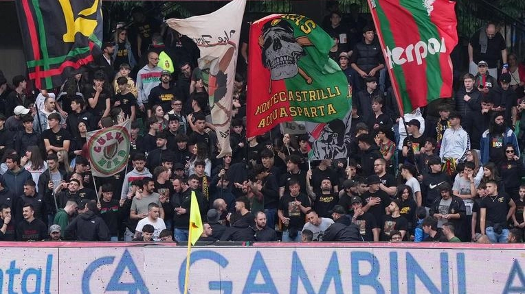 Tifosi rossoverdi pronti alla trasferta Tifosi rossoverdi pronti alla trasferta