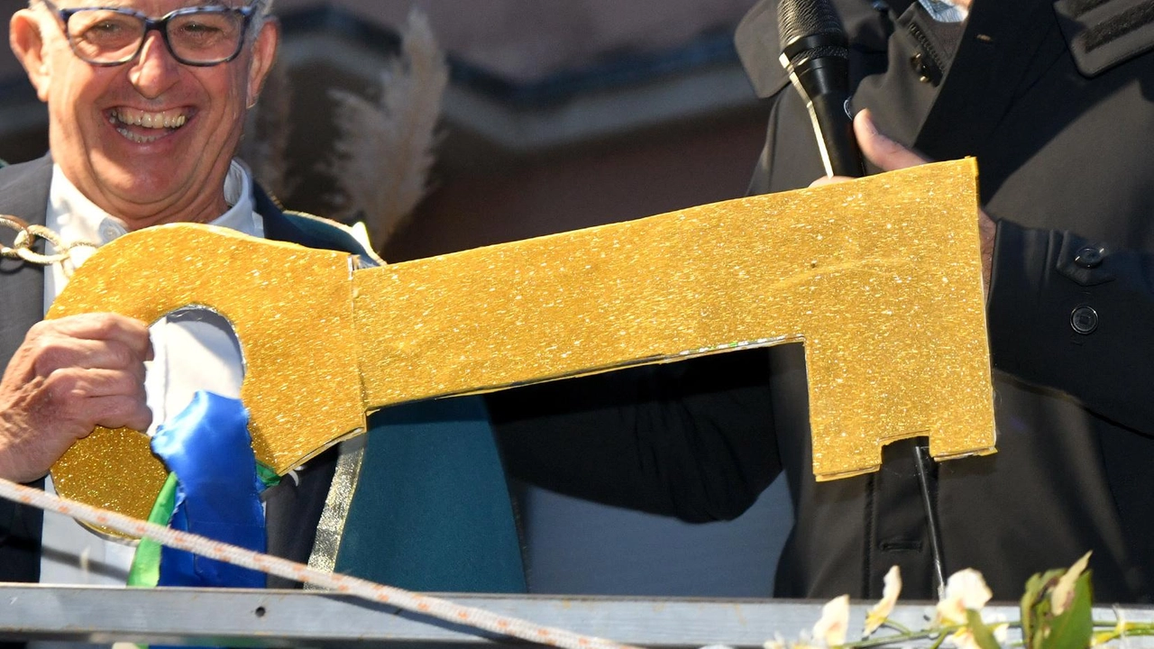FOLLONICA Si chiude oggi la 58a edizione del Carnevale di Follonica. L’orario di partenza del corso mascherato è fissato alle 15,... FOLLONICA Si chiude oggi la 58a edizione del Carnevale di Follonica. L’orario di partenza del corso mascherato è fissato alle 15,...