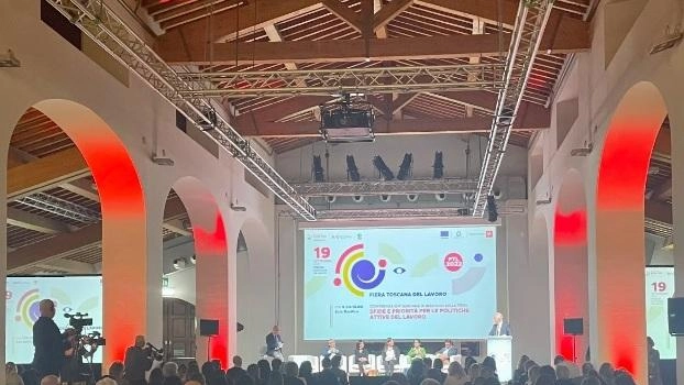 La terza edizione della Fiera toscana del lavoro offre quasi 800 opportunità di impiego presso la Fortezza da Basso di Firenze, con la partecipazione di 100 aziende e la possibilità di inviare il curriculum tramite il sito ufficiale. Evento organizzato dalla Regione Toscana e da Arti, con spazi per colloqui, consulenza e seminari. La terza edizione della Fiera toscana del lavoro offre quasi 800 opportunità di impiego presso la Fortezza da Basso di Firenze, con la partecipazione di 100 aziende e la possibilità di inviare il curriculum tramite il sito ufficiale. Evento organizzato dalla Regione Toscana e da Arti, con spazi per colloqui, consulenza e seminari.