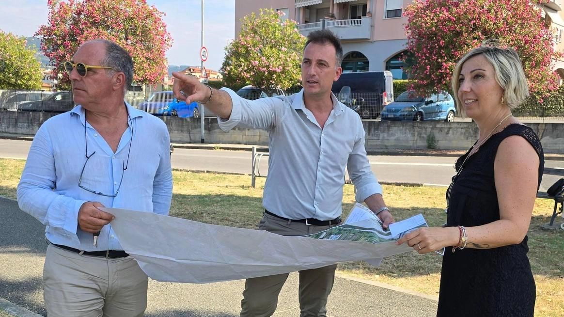 Sopralluogo nella zona irrigua: il direttore del Consorzio, Corrado Cozzani, l’ingegner Andrea Bernava e la presidente Francesca Tonelli Sopralluogo nella zona irrigua: il direttore del Consorzio, Corrado Cozzani, l’ingegner Andrea Bernava e la presidente Francesca Tonelli
