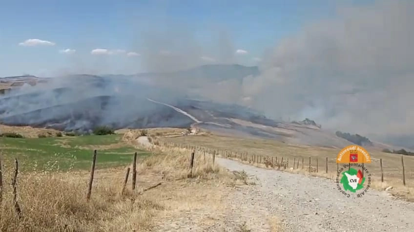 L'incendio a Castiglioncello del Trinoro (Siena) L'incendio a Castiglioncello del Trinoro (Siena)