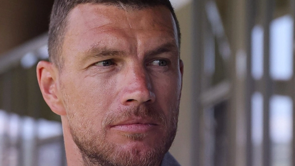 Edin Dzeko a Firenze (foto da social Acf Fiorentina) Edin Dzeko a Firenze (foto da social Acf Fiorentina)