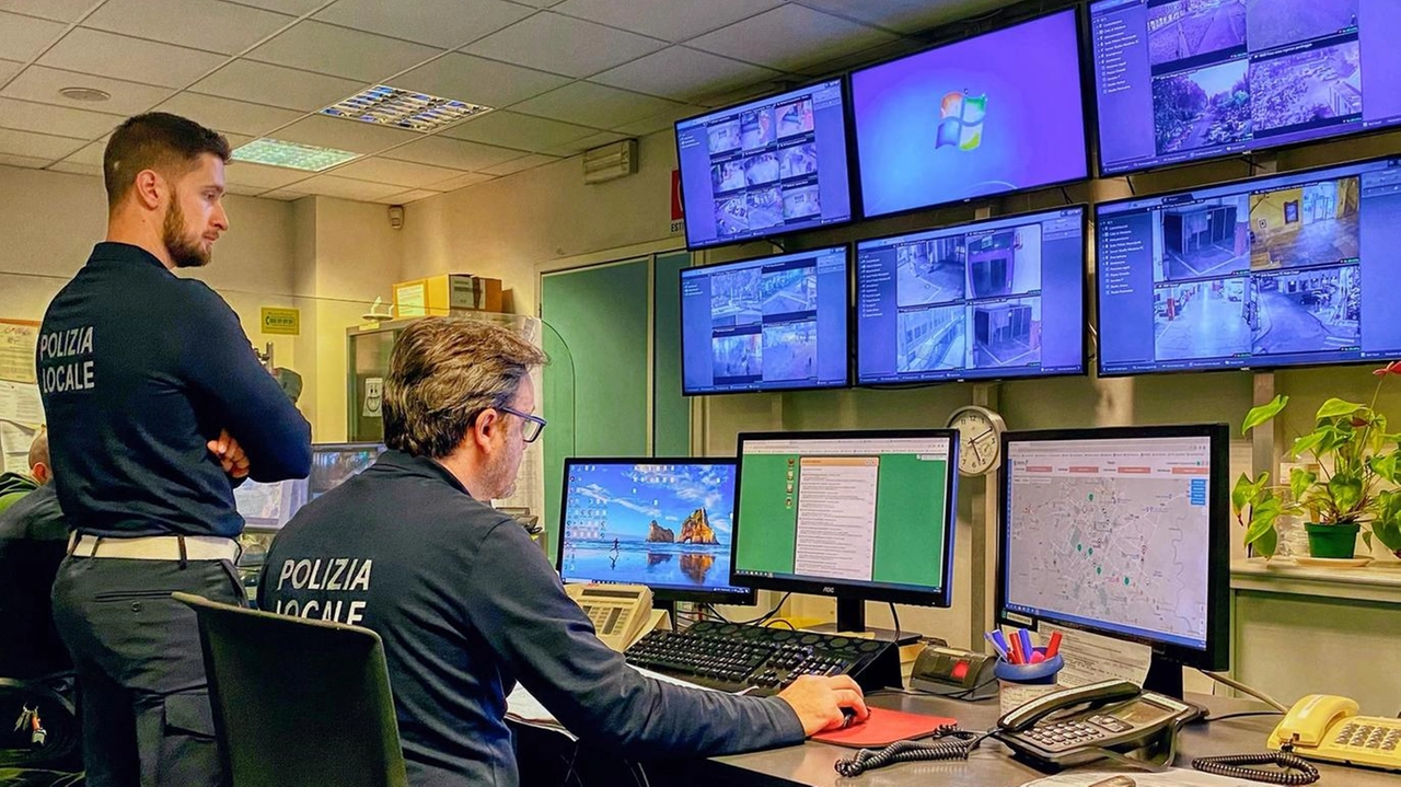 Nuove telecamere in Piazza delle Torri. Si tratta di una zona centrale e particolarmente frequentata del territorio Nuove telecamere in Piazza delle Torri. Si tratta di una zona centrale e particolarmente frequentata del territorio