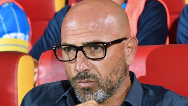 Il tecnico della Carrarese Calabro. Per il team sfida in terra laziale contro il Frosinone Il tecnico della Carrarese Calabro. Per il team sfida in terra laziale contro il Frosinone