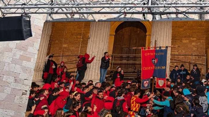 Il maxischermo che proporrà gli eventi salienti del Calendimaggio Il maxischermo che proporrà gli eventi salienti del Calendimaggio