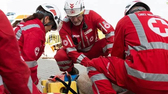 Volontari della Croce Rossa (foto di repertorio) Volontari della Croce Rossa (foto di repertorio)