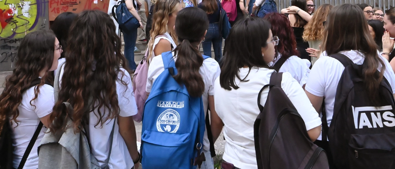 “Promesse tradite, pronti a lasciare il Salvemini”: 120 famiglie minacciano il trasferimento in blocco in un’altra scuola