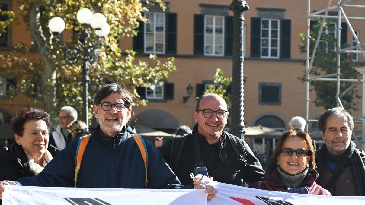 Una delle manifestazioni di protesta del forum contro gli Assi Viari Una delle manifestazioni di protesta del forum contro gli Assi Viari