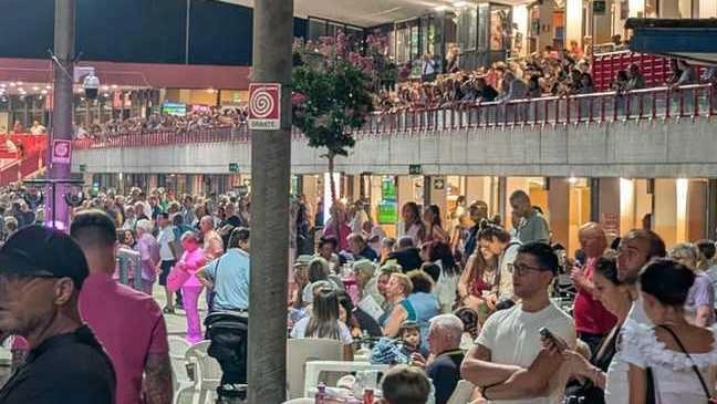 Dopo il successo di pubblico del Gp di Ferragosto, le tribune tornano a riempirsi Dopo il successo di pubblico del Gp di Ferragosto, le tribune tornano a riempirsi