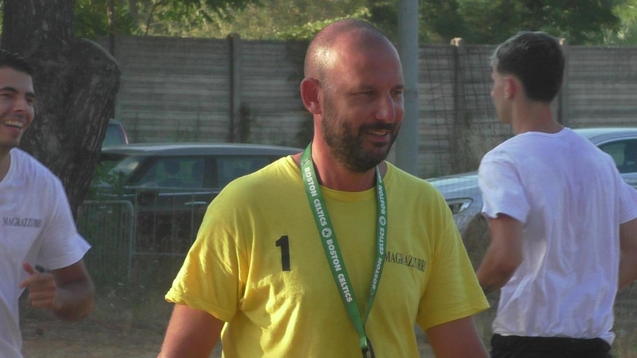 La preparazione del Magra Azzurri a Santo Stefano Magra per la Coppa Italia e il campionato di Promozione, con nuovi cambiamenti e il ritorno di Marco Corrado come allenatore. La squadra affronterà la stagione con un nuovo staff tecnico e una rosa di giocatori ben definita. La società parteciperà anche al campionato juniores, con una struttura dirigenziale consolidata. La preparazione del Magra Azzurri a Santo Stefano Magra per la Coppa Italia e il campionato di Promozione, con nuovi cambiamenti e il ritorno di Marco Corrado come allenatore. La squadra affronterà la stagione con un nuovo staff tecnico e una rosa di giocatori ben definita. La società parteciperà anche al campionato juniores, con una struttura dirigenziale consolidata.
