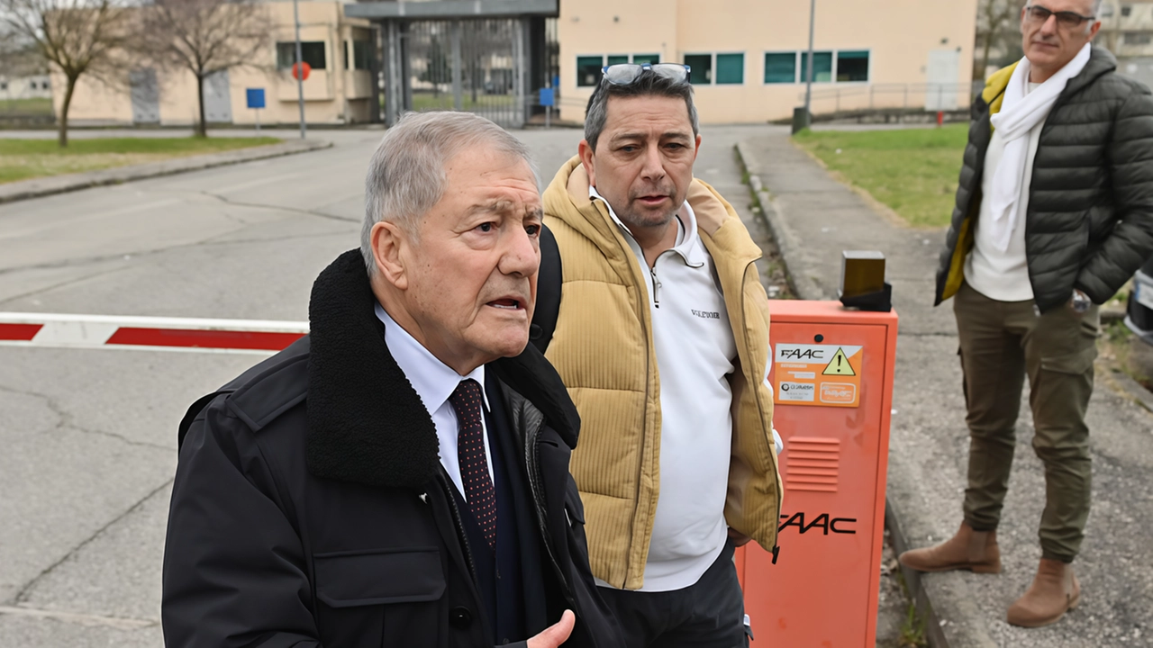 Il segretario generale del Sappe, Donato Capece, ha visitato la casa circondariale di Perugia con Giovanni Battista De Blasis (Foto Crocchioni) Il segretario generale del Sappe, Donato Capece, ha visitato la casa circondariale di Perugia con Giovanni Battista De Blasis (Foto Crocchioni)