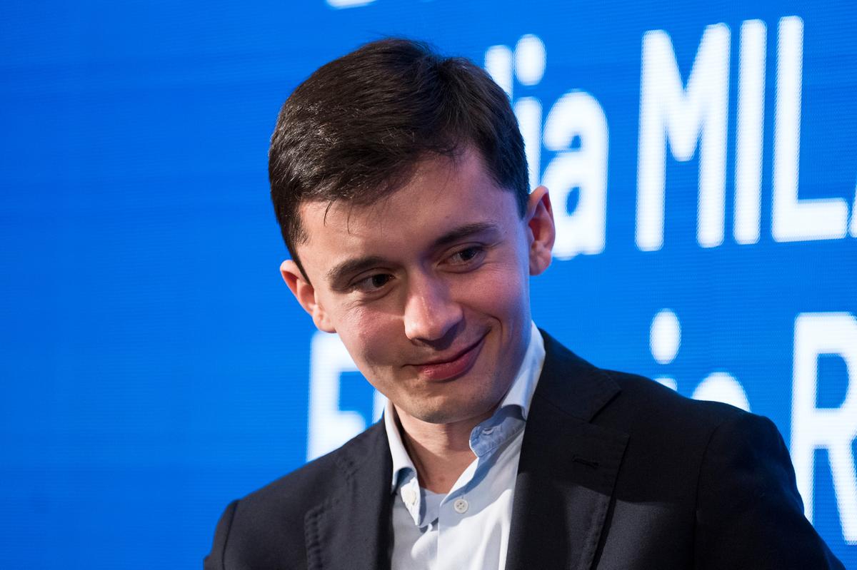 Dika verso le regionali, i sindaci lo sponsorizzano “Bernard l’uomo giusto”